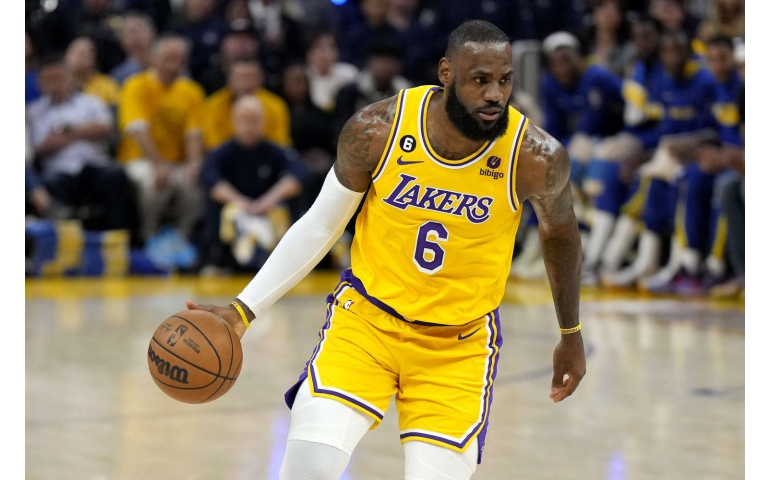 Леброн Жэймс 40 мянган оноо авсан NBA-ийн анхны тамирчин боллоо